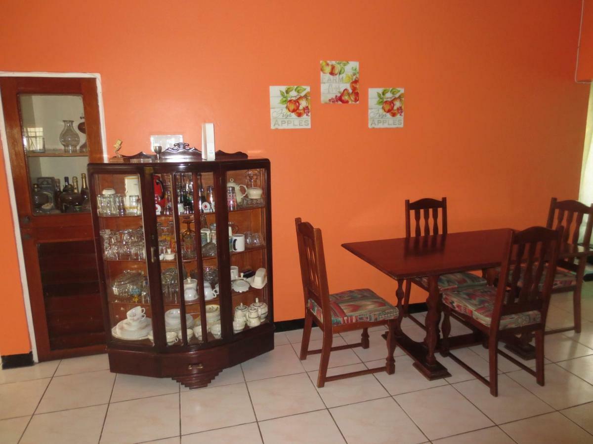 Chateau Yellow Mandeville Exterior foto